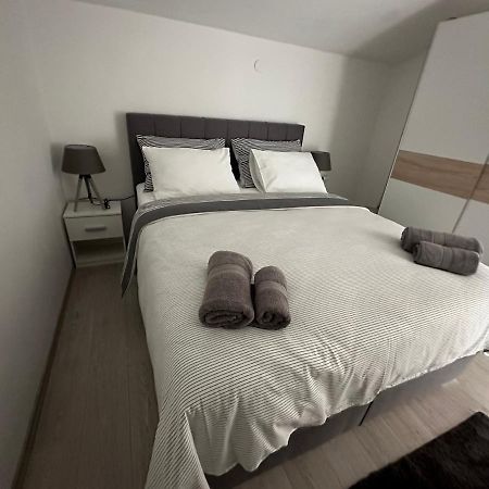 Villa Lorenta Apartments Primošten المظهر الخارجي الصورة