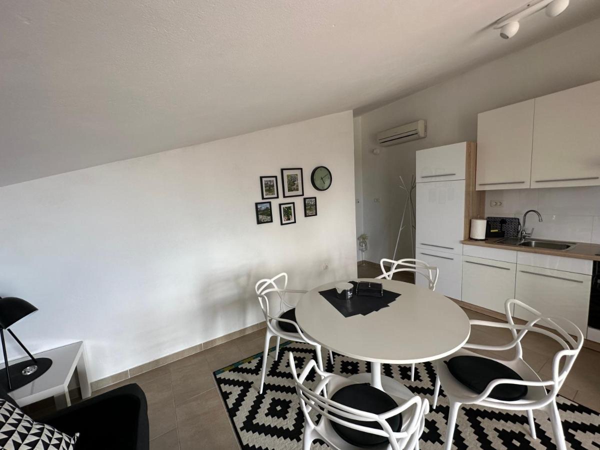 Villa Lorenta Apartments Primošten المظهر الخارجي الصورة