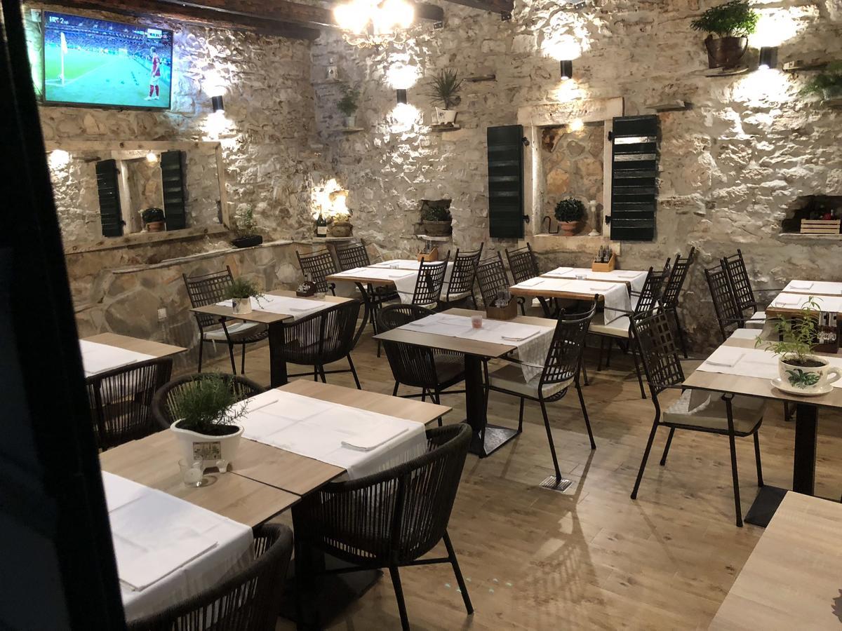 Villa Lorenta Apartments Primošten المظهر الخارجي الصورة